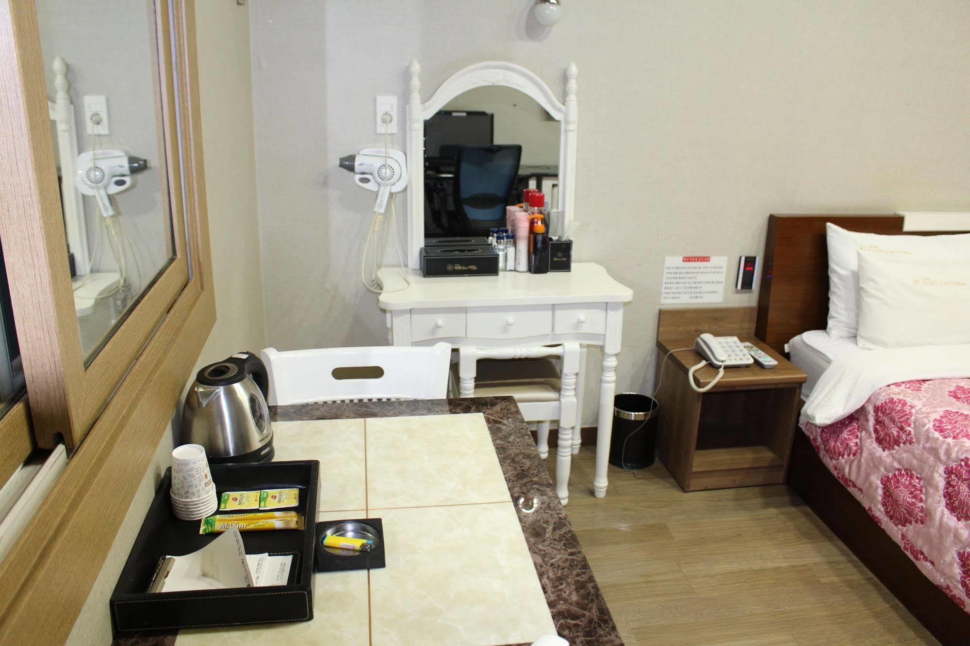 Tiffany Motel Mokpo Extérieur photo